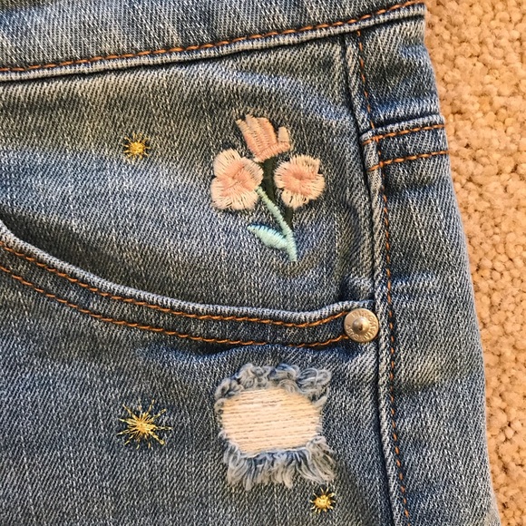 Almost Famous Distressed Denim Shorts Womens Size 7 High Rise Cut Offs - Picture 8 of 16
